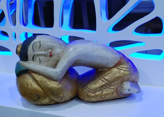 Rhomenjoy Vatican Lejlighed *