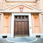 Rhomenjoy Vatican Lägenhet